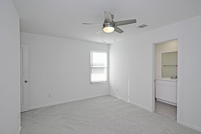 Building Photo - 7639 Varo Gln