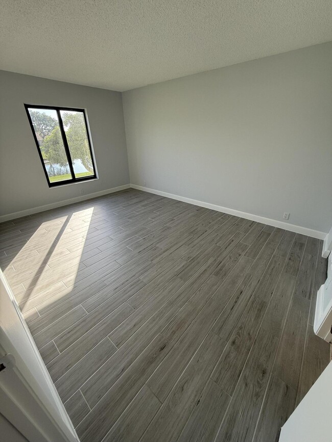 Building Photo - 811 Sky Pine Way