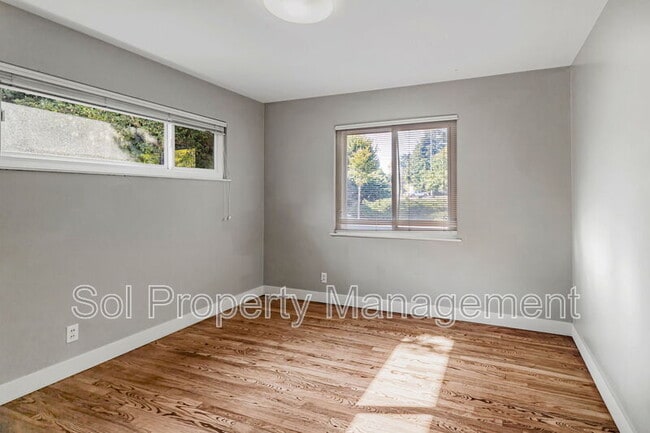 Building Photo - 1401 Laurent St
