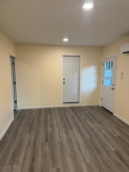 Building Photo - 422 Johnson Ave