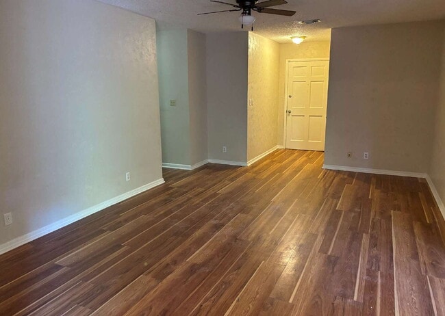 Building Photo - "Charming 3-Bedroom Home in Mary Esther!"