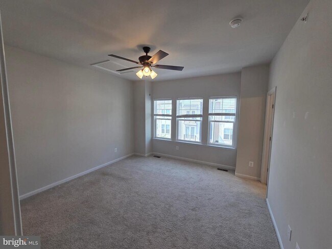 Building Photo - 2558 Hopton Ln
