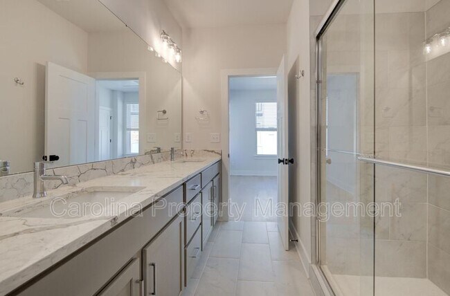 Building Photo - 5045 York Park Ln