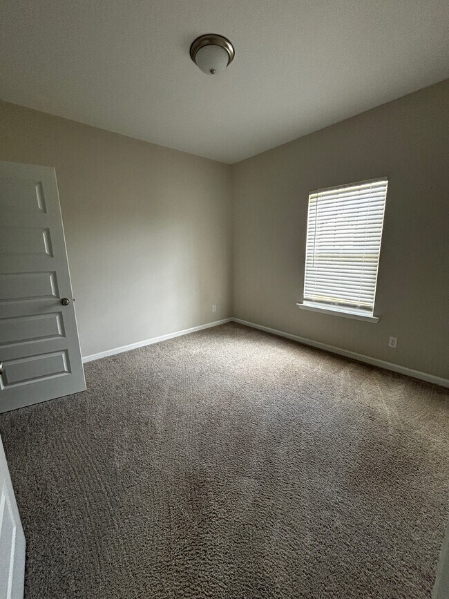 Building Photo - 289 Deerfield Dr NE