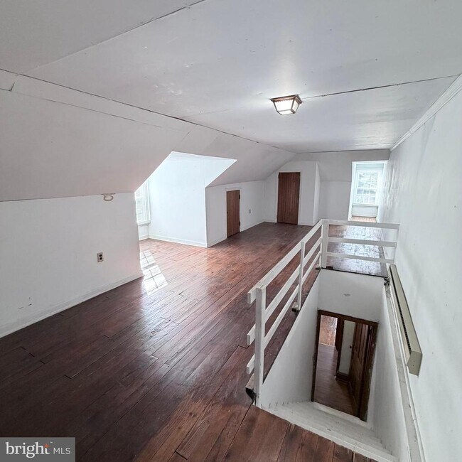 Building Photo - 235 Park Ave