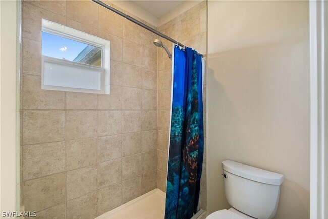 Building Photo - 4011 Tarpon Ave