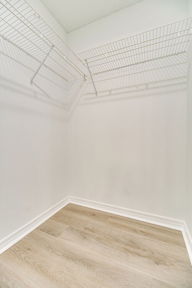 Building Photo - Beautiful property in highly desirable Lilian Woods Subdivision!