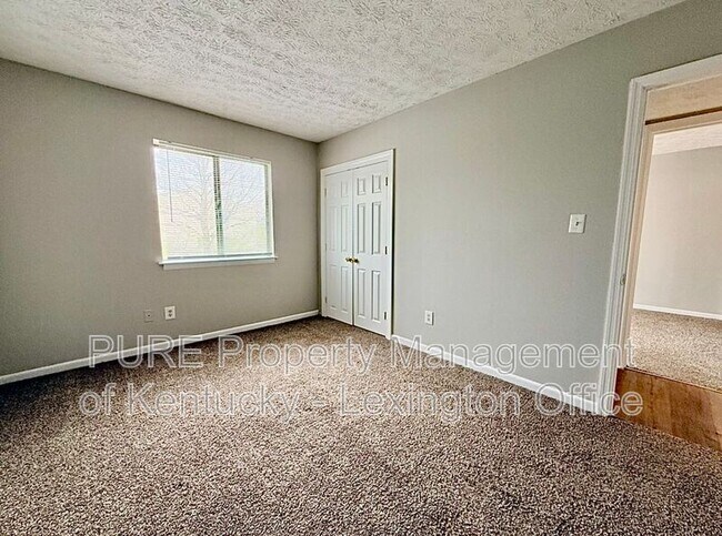 Building Photo - 3772 Camelot Dr