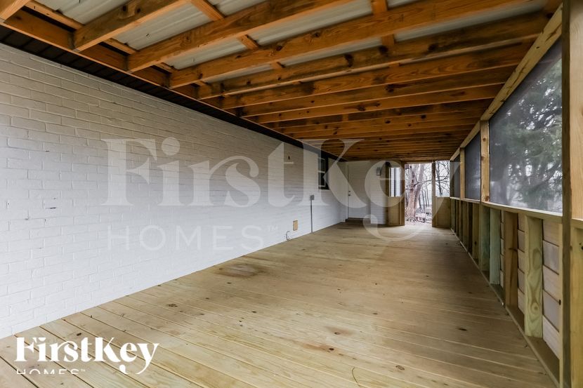 Building Photo - 208 Beech Dr