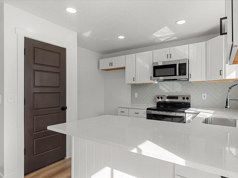 Building Photo - 2164 N 1450 E