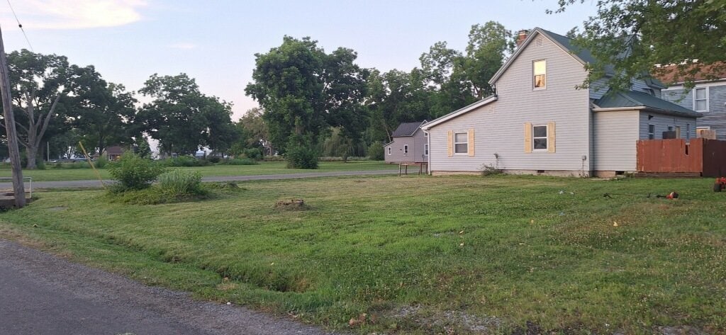 Building Photo - 26 E 1st St