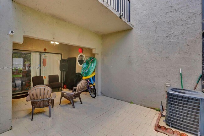 Building Photo - 10540 SW 154th Ct