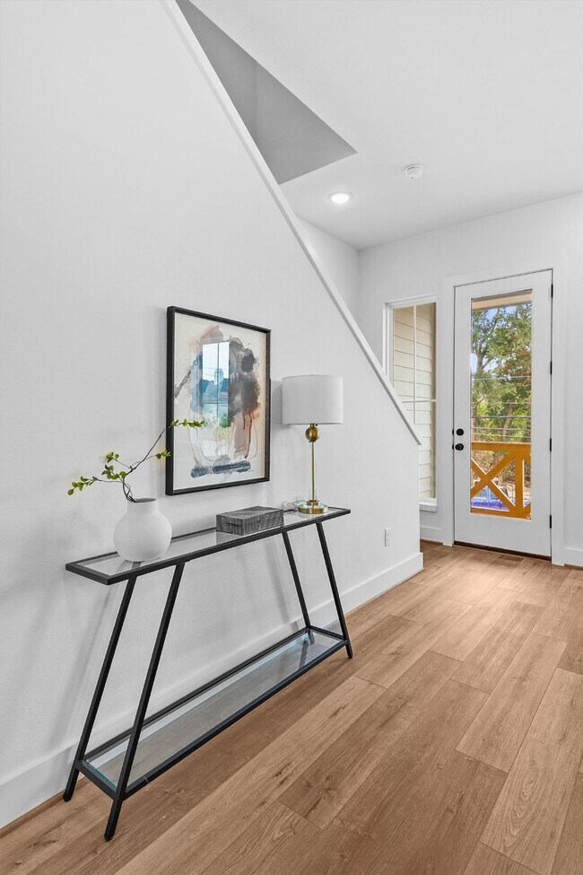 Building Photo - 3903 Pinemont Dr