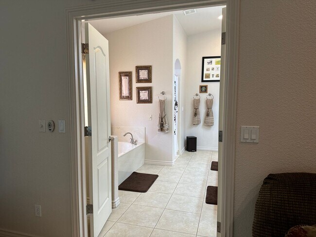 Building Photo - Fully Furnished Short-Term Rental in Fort Mohave-3BD/2BA