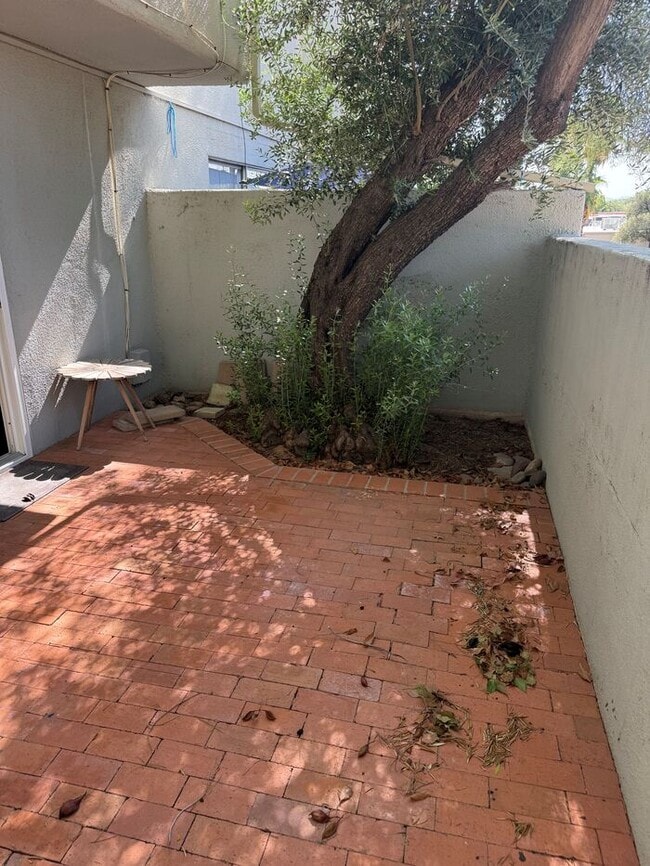 Building Photo - Townhome For Rent