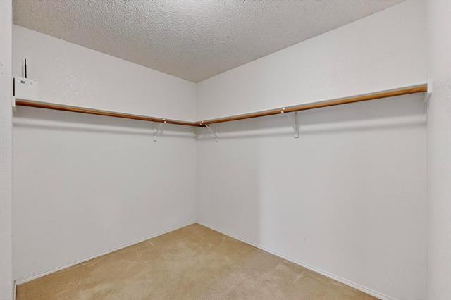 Building Photo - 2316 White Oak Dr