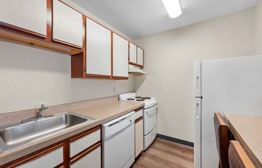 Building Photo - Furnished Studio-Fort Wayne - North