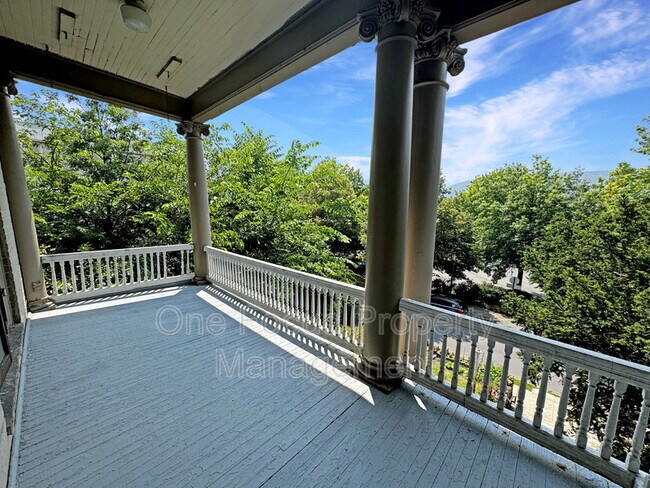 Building Photo - 37 Bennett Street 2E