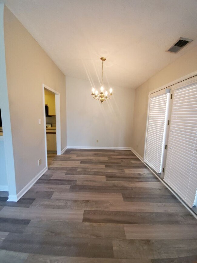 Building Photo - 672 Bartons Landing Pl