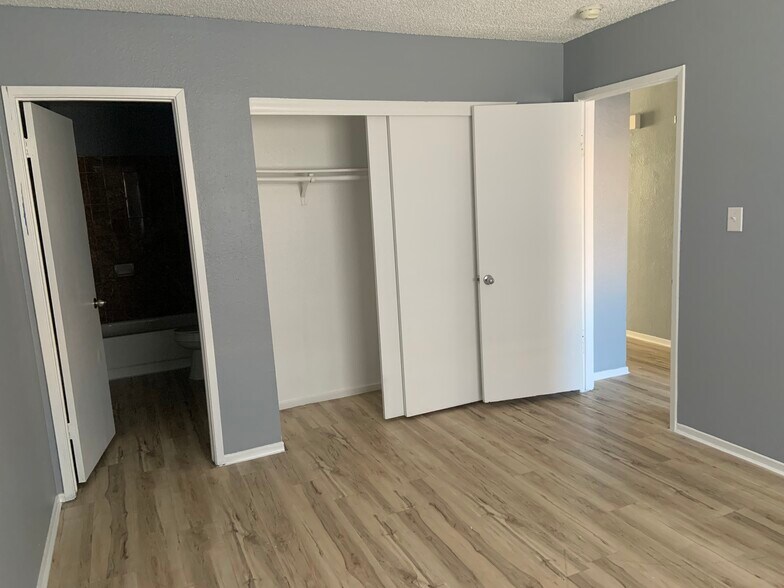 Building Photo - 2124 Exeter Dr