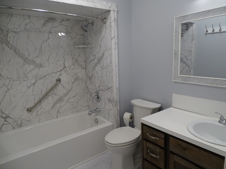 Building Photo - 5694 Claridge Dr
