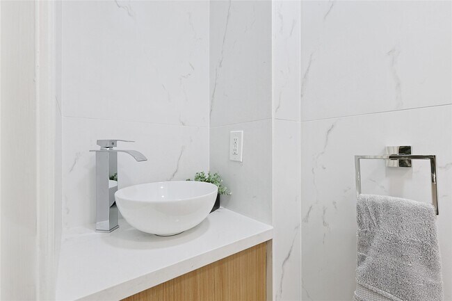 Building Photo - 526 Colquitt St