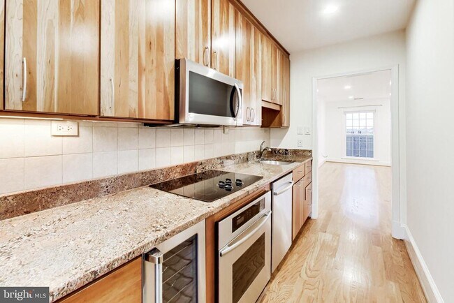 Building Photo - 1660 Beekman Pl NW