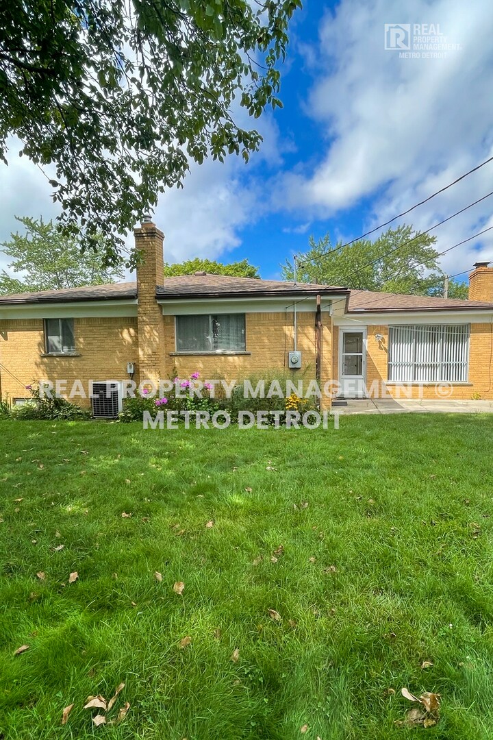 Building Photo - 27412 Roan Ave