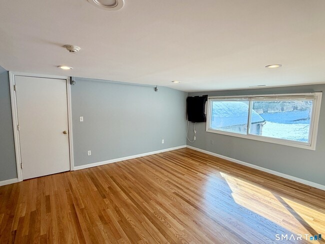 Building Photo - 25 Plymouth Rd