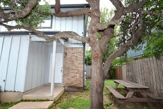 Building Photo - 1202 Southport Dr