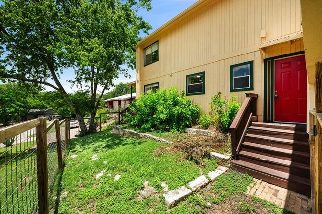 Building Photo - 2316 Montclaire St