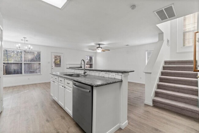 Primary Photo - 122 S Walden Elms Cir