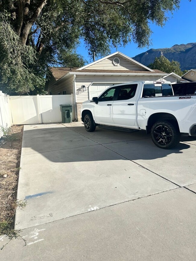Building Photo - Beautiful Home For Rent!