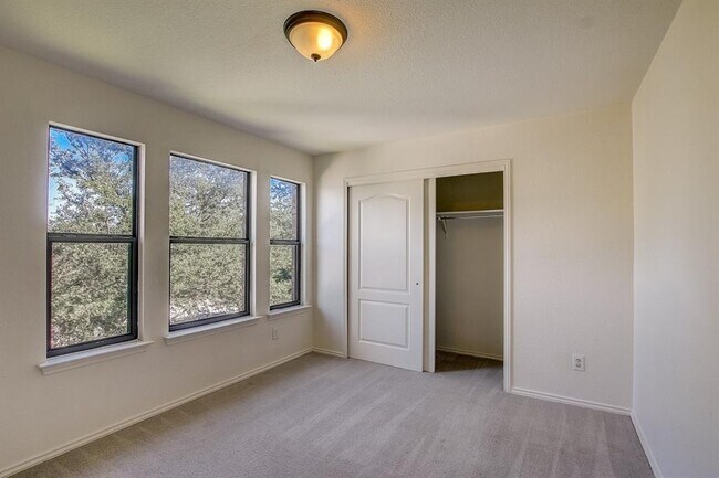 Building Photo - 507 Tyree Rd