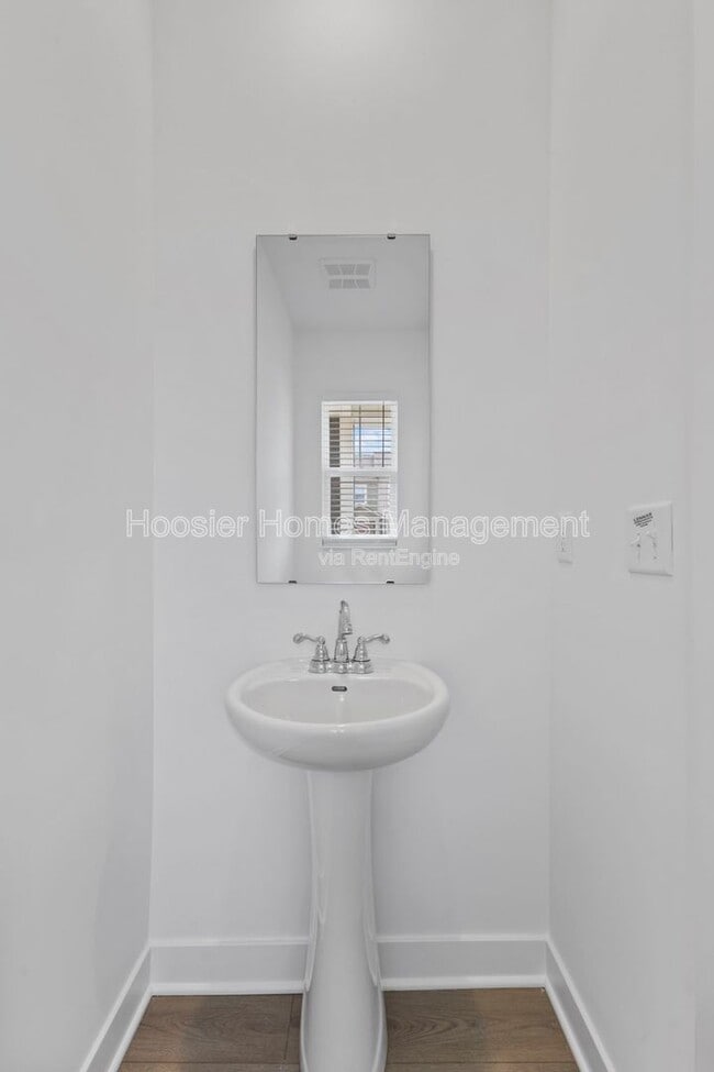 Building Photo - 15274 Farrington Rd