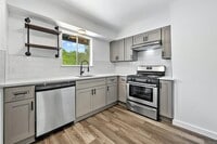 Building Photo - 1706 Elmhurst Dr