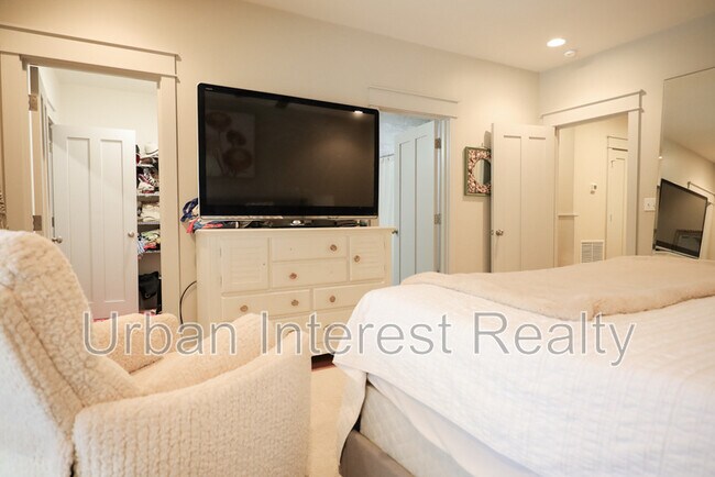 Building Photo - 63 Palm St