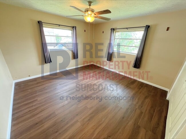 Building Photo - 5715 Nutmeg Ave