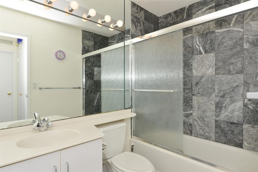 Building Photo - 4 Martine Ave