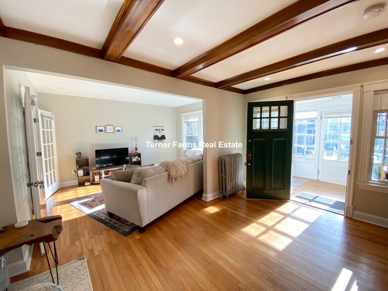 Building Photo - 21 Moraine St