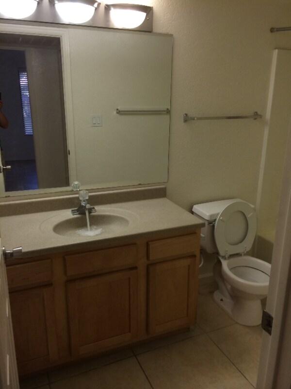 Building Photo - 1101 S Sycamore