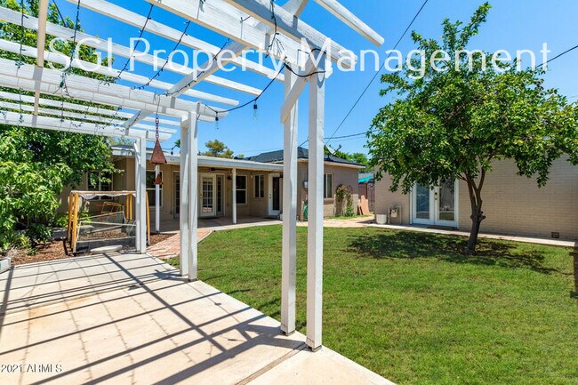 Building Photo - 1315 W Holly St