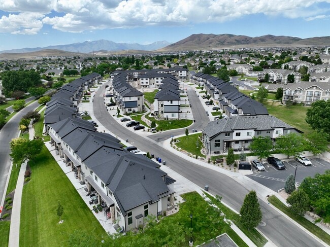 Building Photo - 2058 N Harvest Vlg Ln
