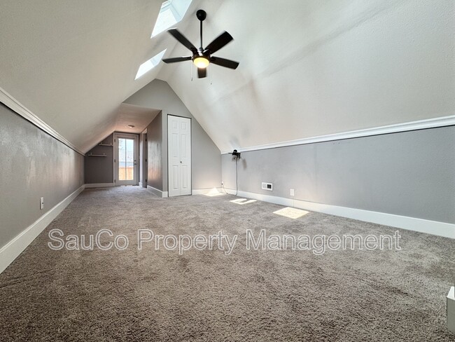 Building Photo - 6543 SE Borwick St