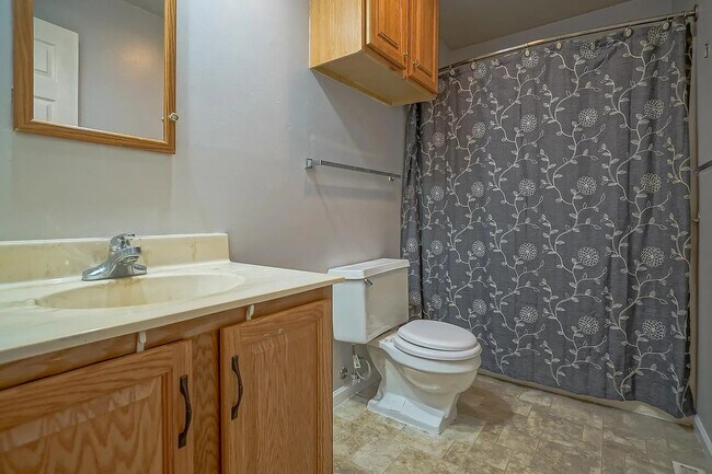 Building Photo - 1726-1728 W Blue Spruce Court
