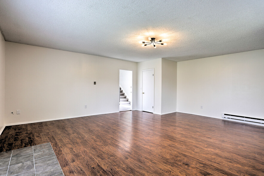 Building Photo - 2655 S Crystal St