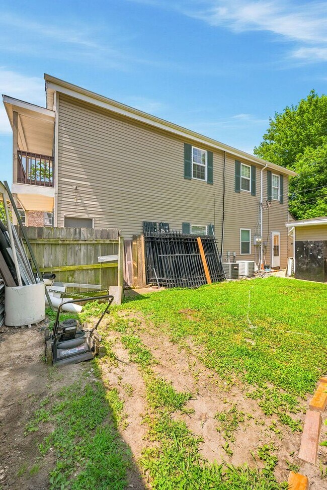 Building Photo - 511 Schirmer St