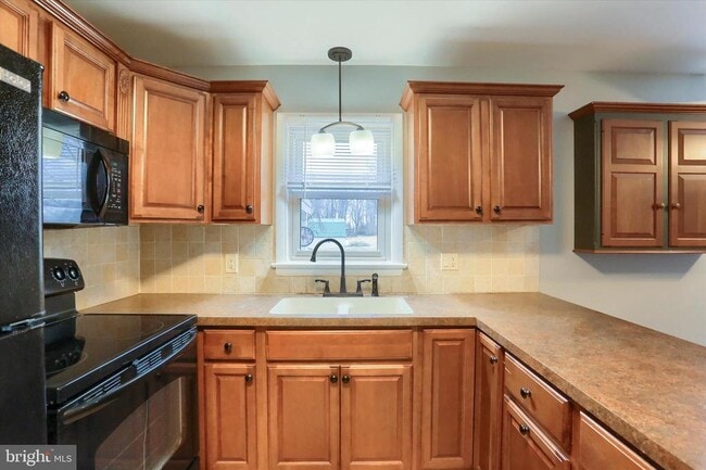 Building Photo - 685 Knight Rd