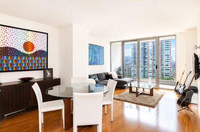 Building Photo - 420 E Waterside Dr