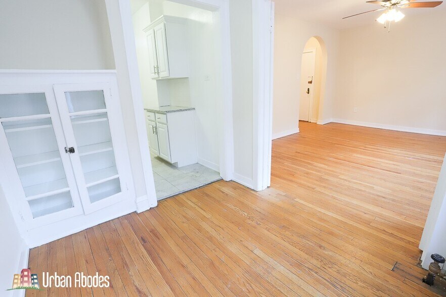 Building Photo - 544 W Surf St